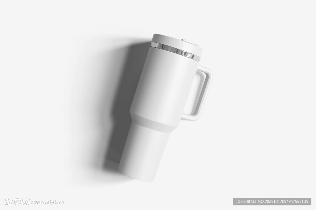 白色车载充电器特写