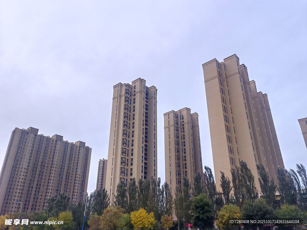 城市林立的高层住宅楼