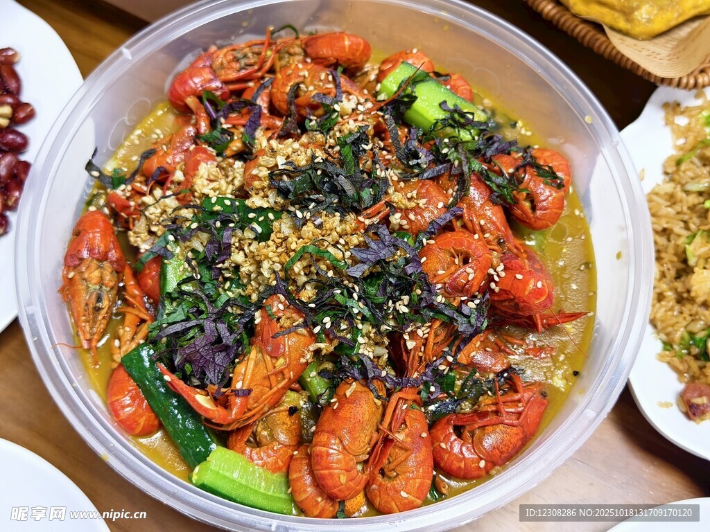 美味蒜蓉小龙虾拼盘