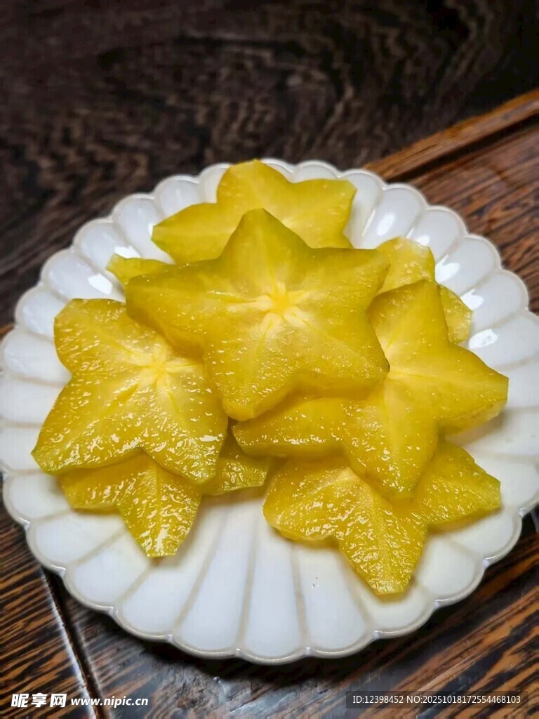 盘中美味杨桃切片