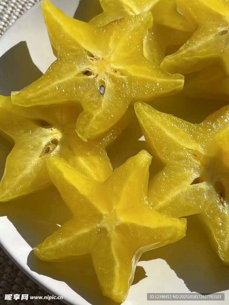 黄色五角星状杨桃切片
