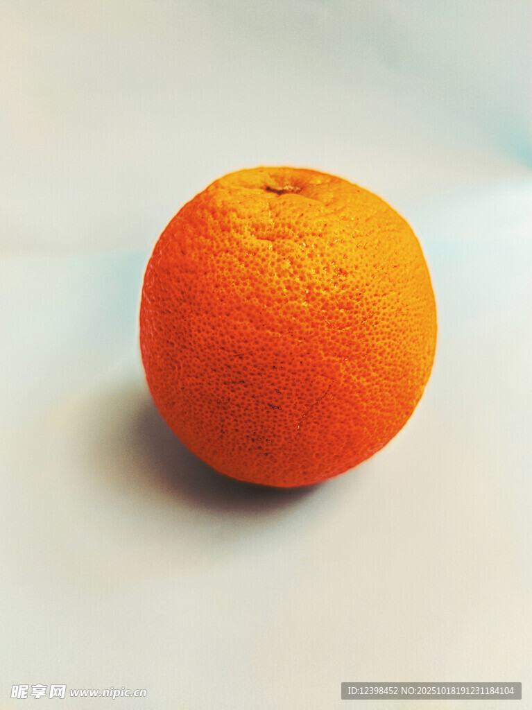 单个鲜橙特写