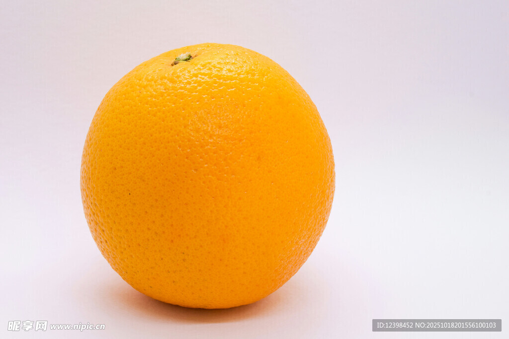 单个鲜橙特写