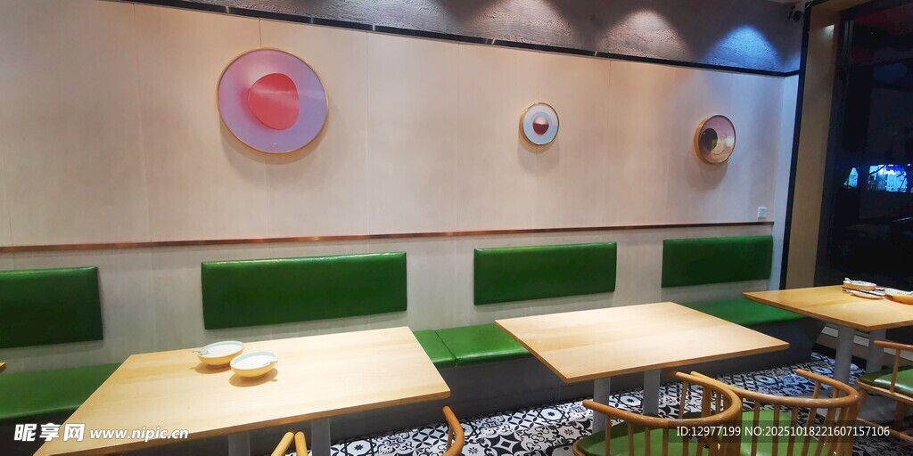 日式风格餐厅室内场景