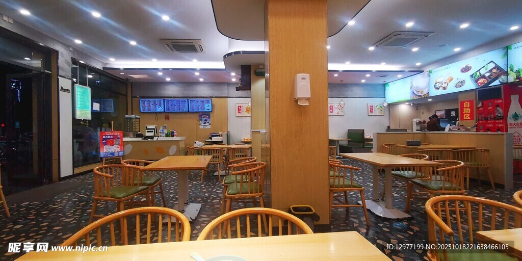 温馨舒适的餐厅用餐环境