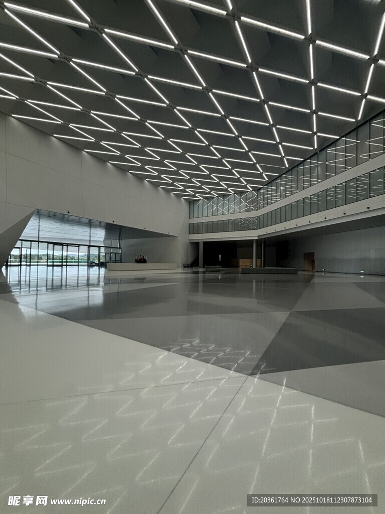 现代简约风格空旷室内空间