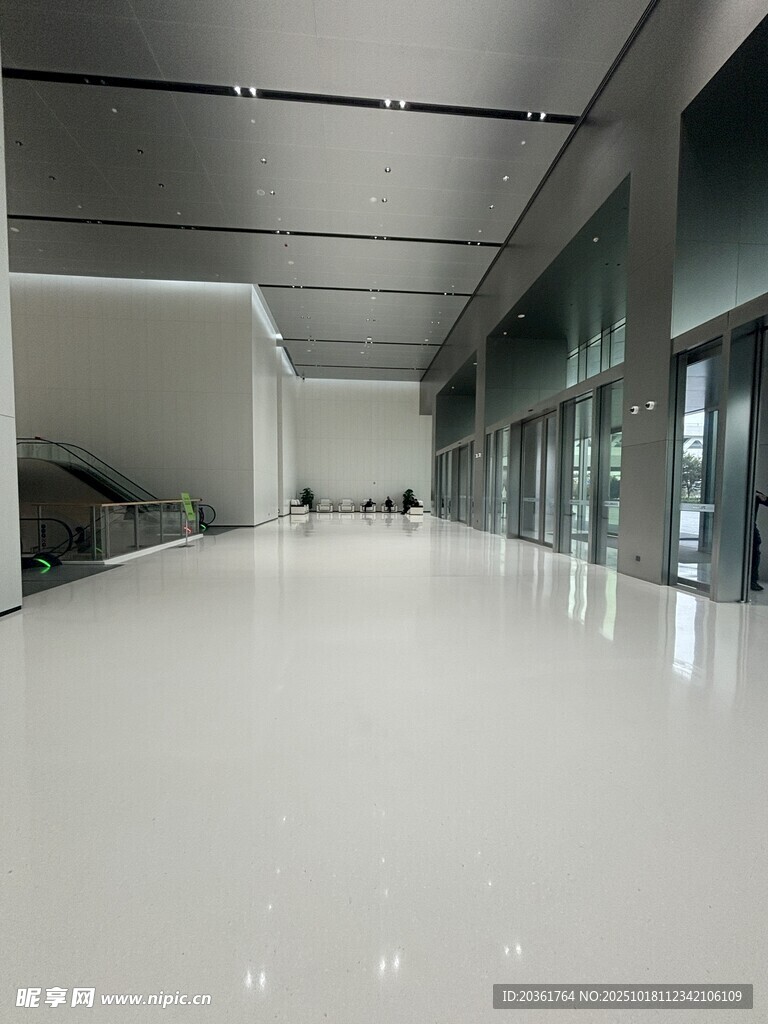 现代空旷室内空间场景