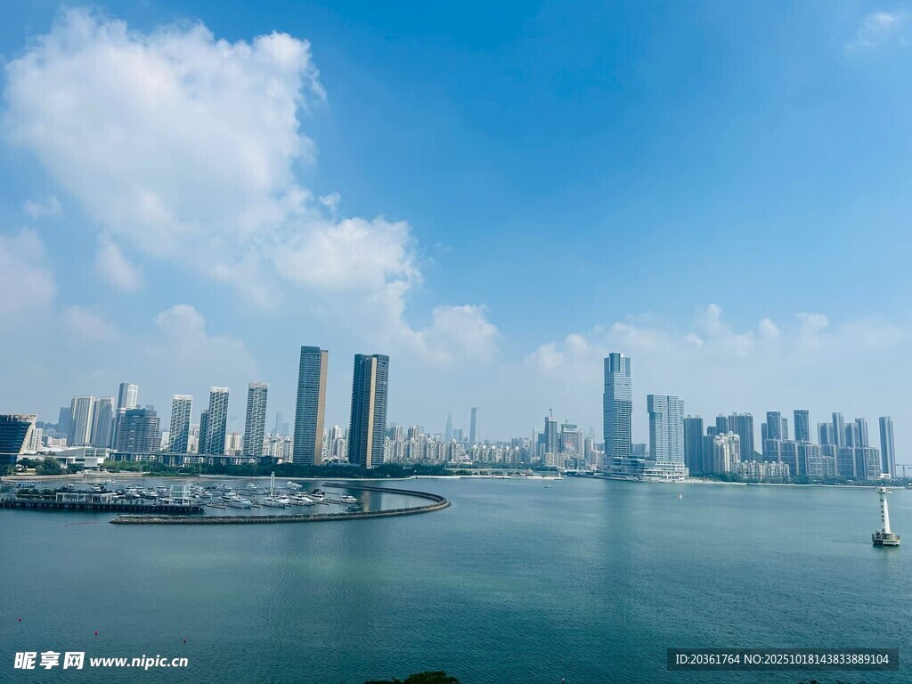 海滨城市天际线美丽景观
