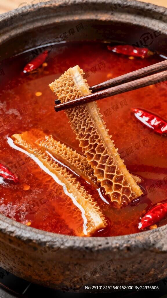 火锅涮牛肚  用的砂锅盛具  