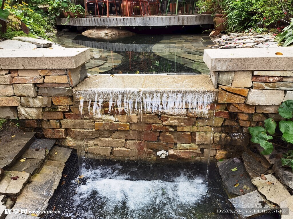 庭院石砌小瀑布景观