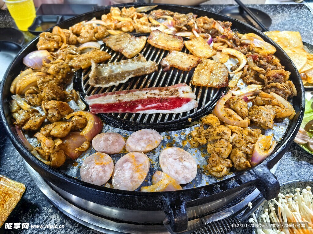 丰盛烤肉拼盘美食盛宴