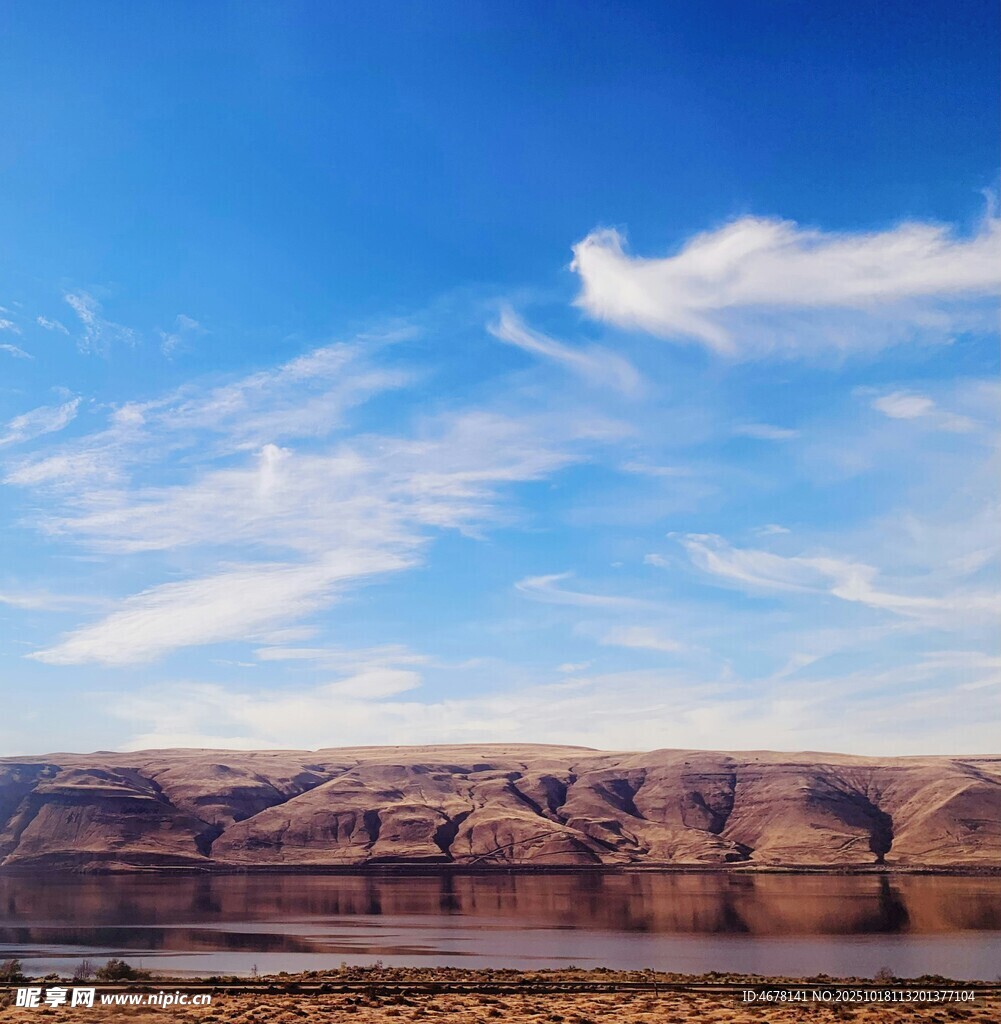 壮丽峡谷与蓝天美景