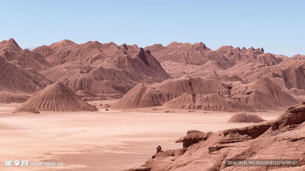 壮丽沙漠丘陵景观