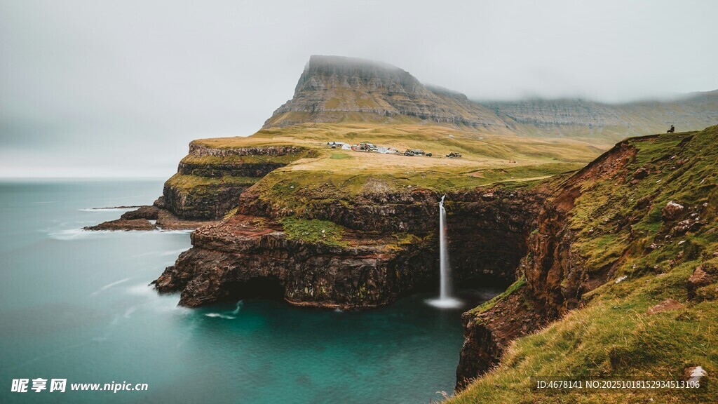 悬崖边的壮丽海景