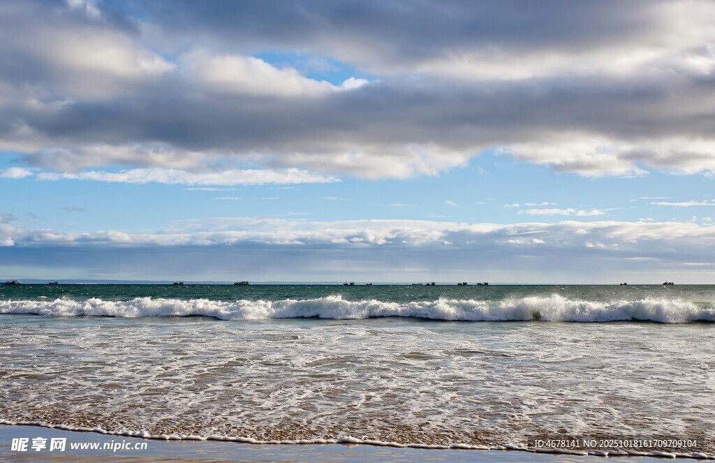 海边风景海浪与天空