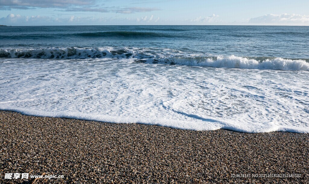 海边沙滩海浪翻涌
