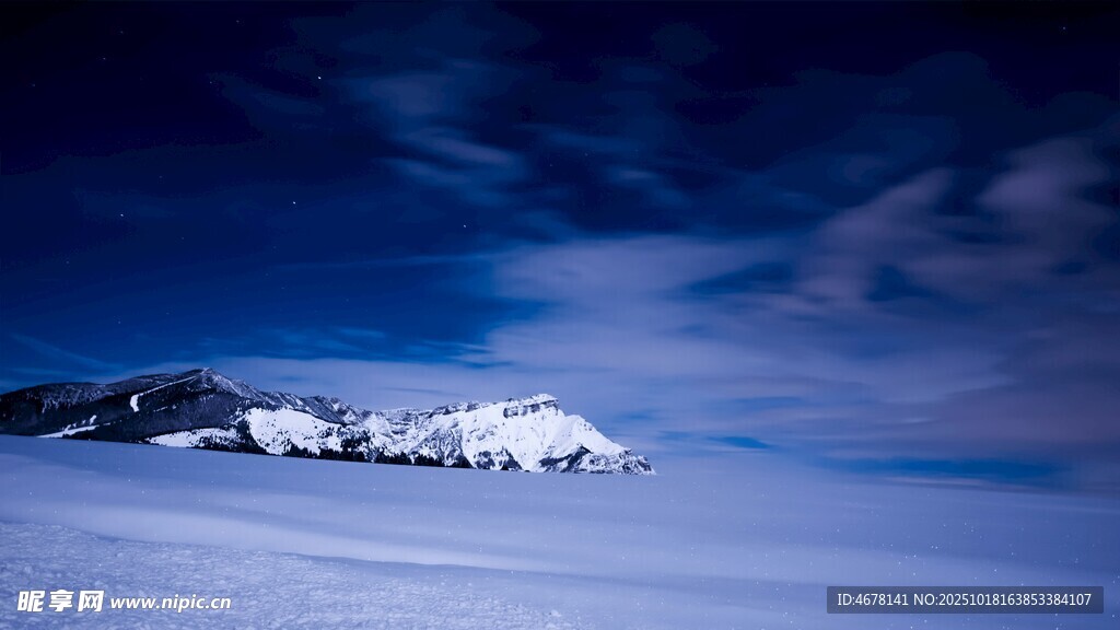 夜空下的雪山美景