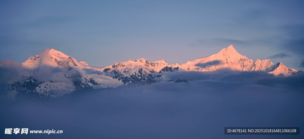 雪山壮丽日出美景