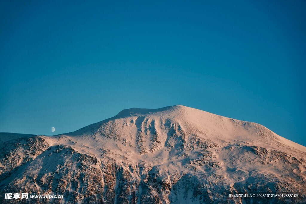 雪山壮丽景致