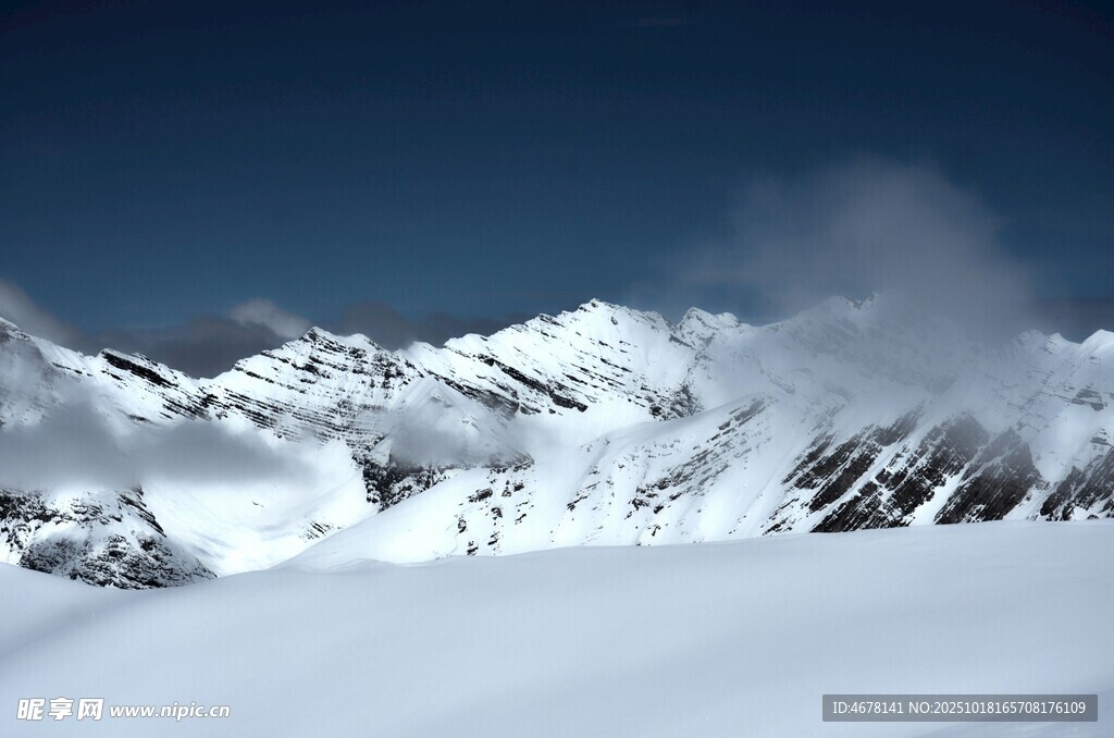 壮丽雪山景观