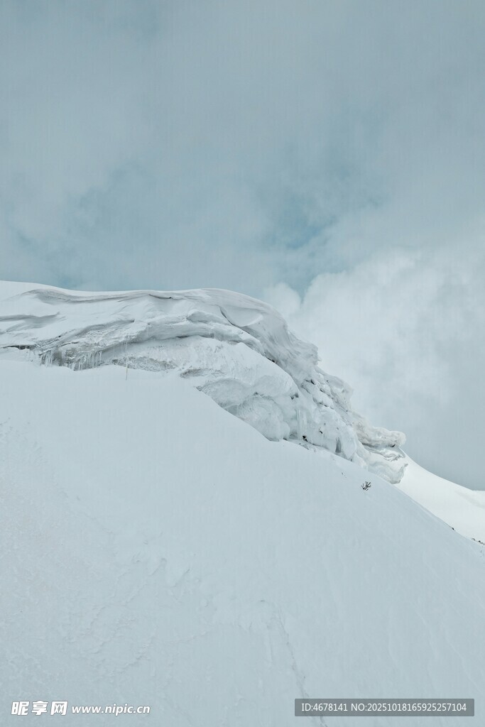 雪山壮丽景致
