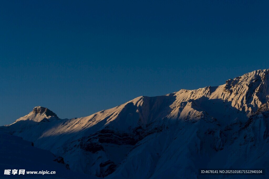 雪山夕照美景