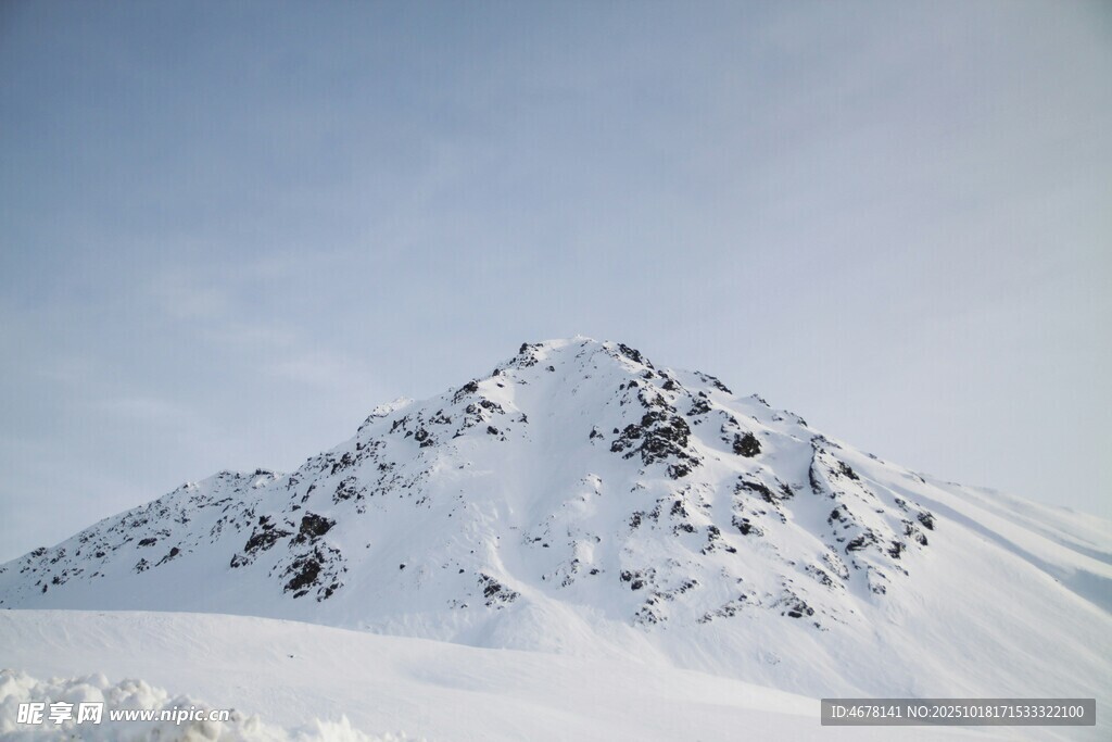 巍峨雪山