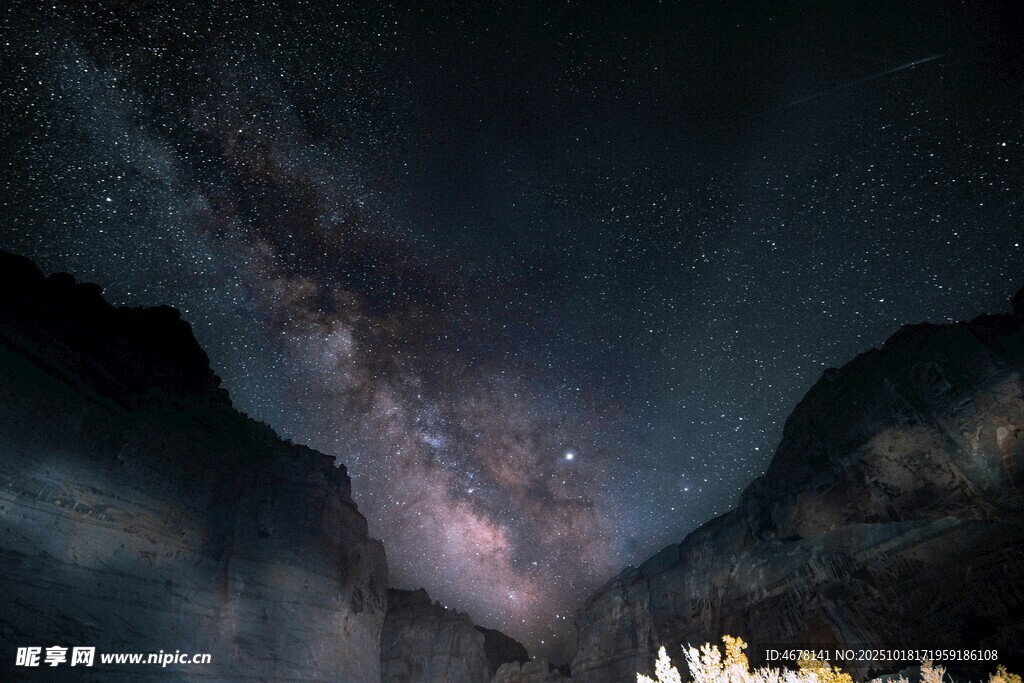 山间璀璨星空美景
