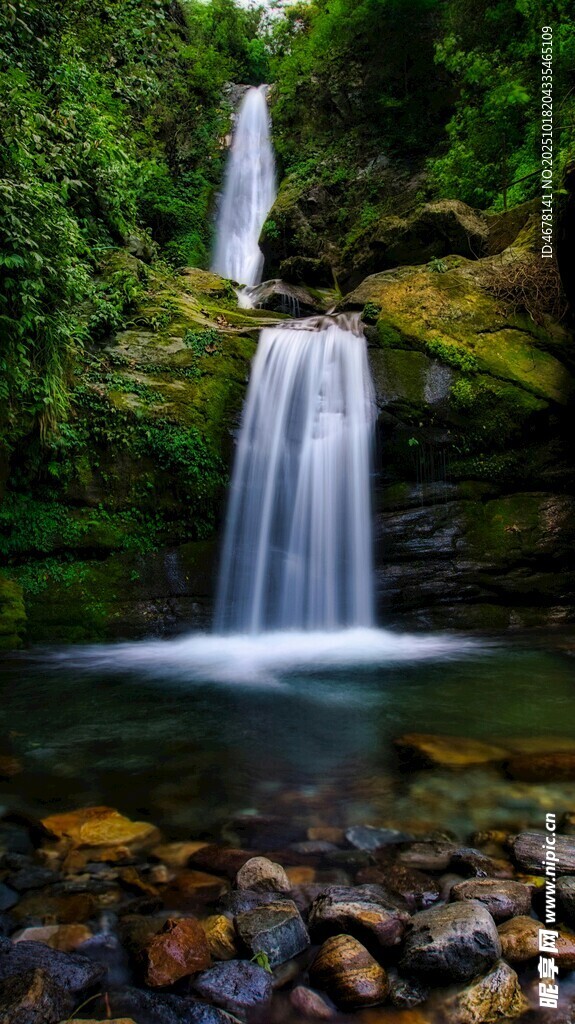山间瀑布自然清新美景