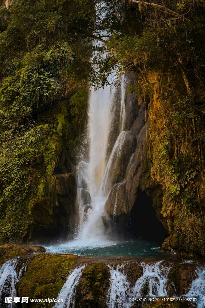 山间瀑布美景