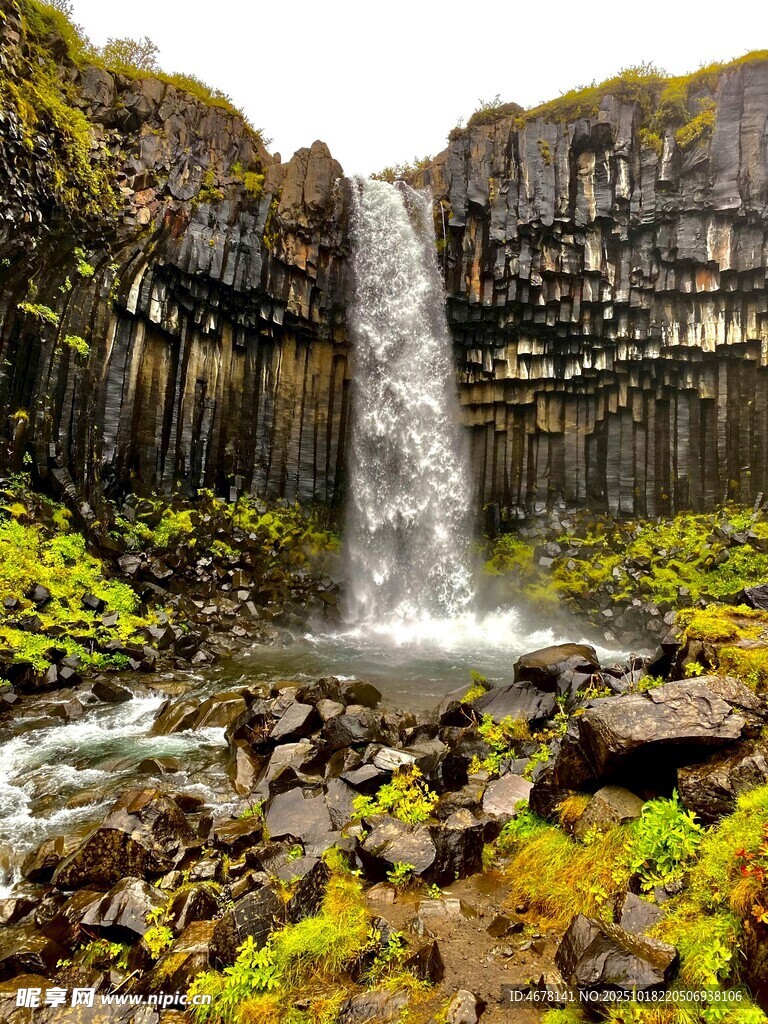 壮观自然瀑布与周边景致