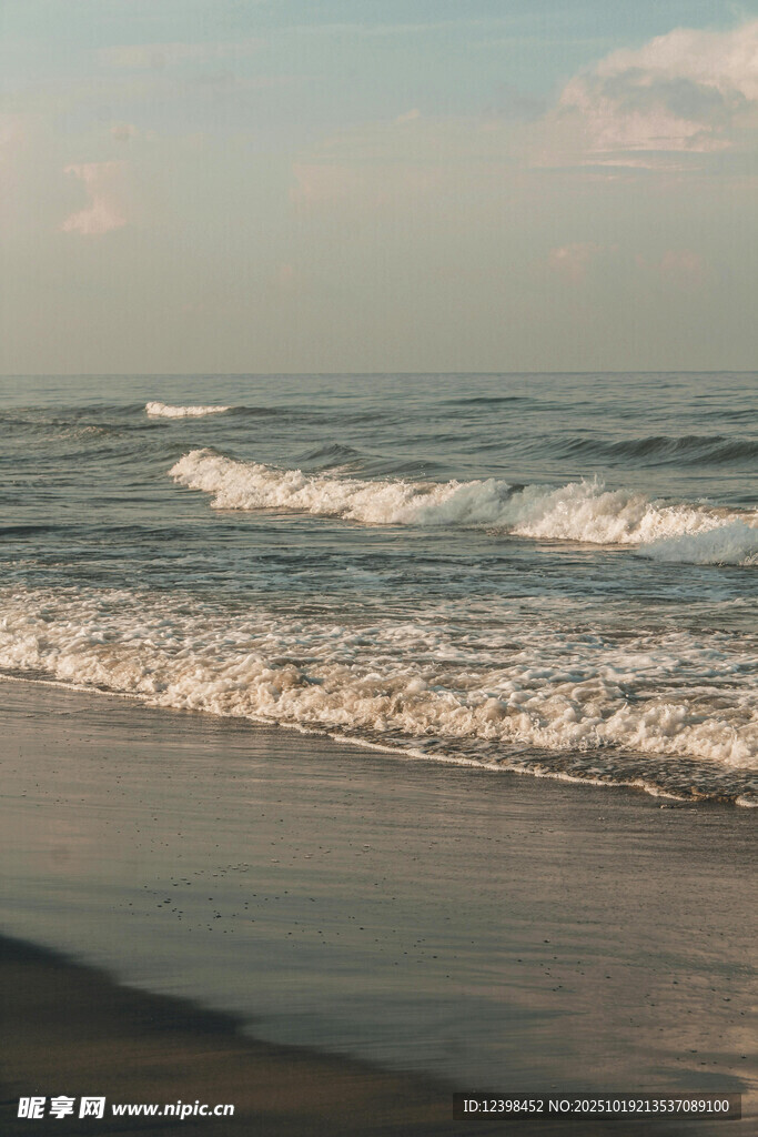 海边沙滩海浪美景