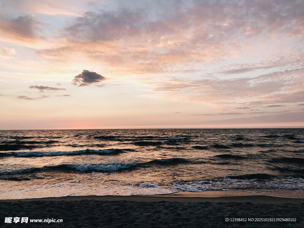 海边绝美日落海景画面