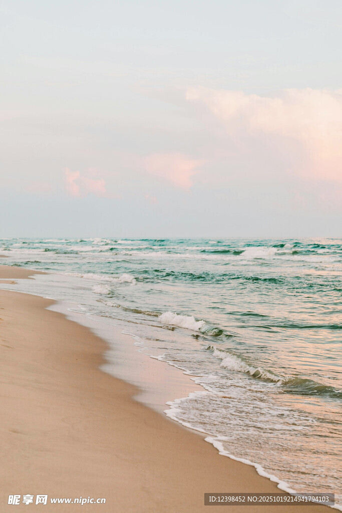 海边沙滩海浪的美丽景致