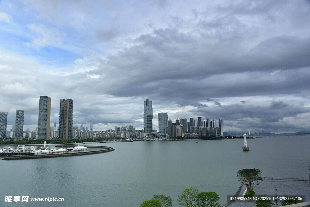 城市滨水风光全景图