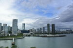 城市河畔高楼景观