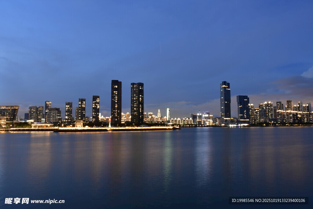 城市滨水夜景风光