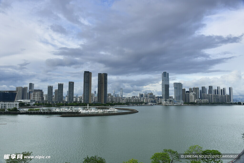 城市滨水风光全景图