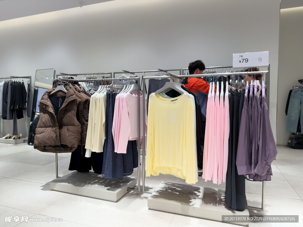 时尚服装店陈列展示