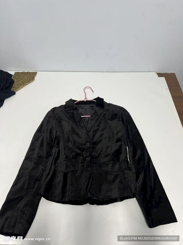 黑色短款皮草外套展示