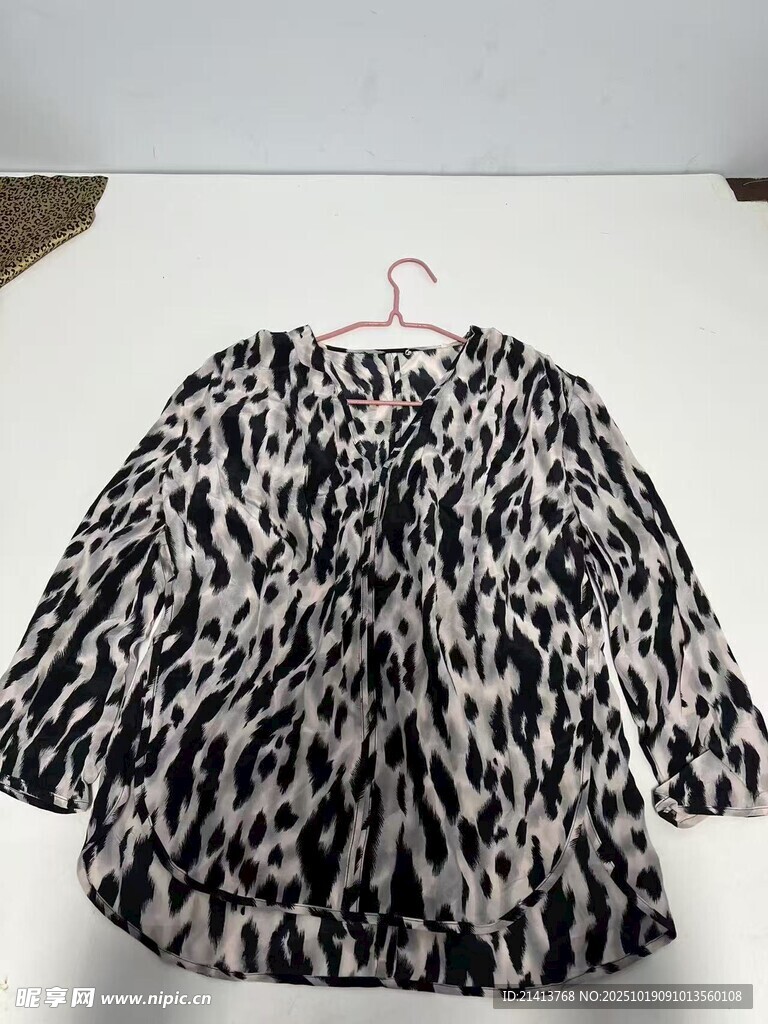 豹纹女童上衣展示
