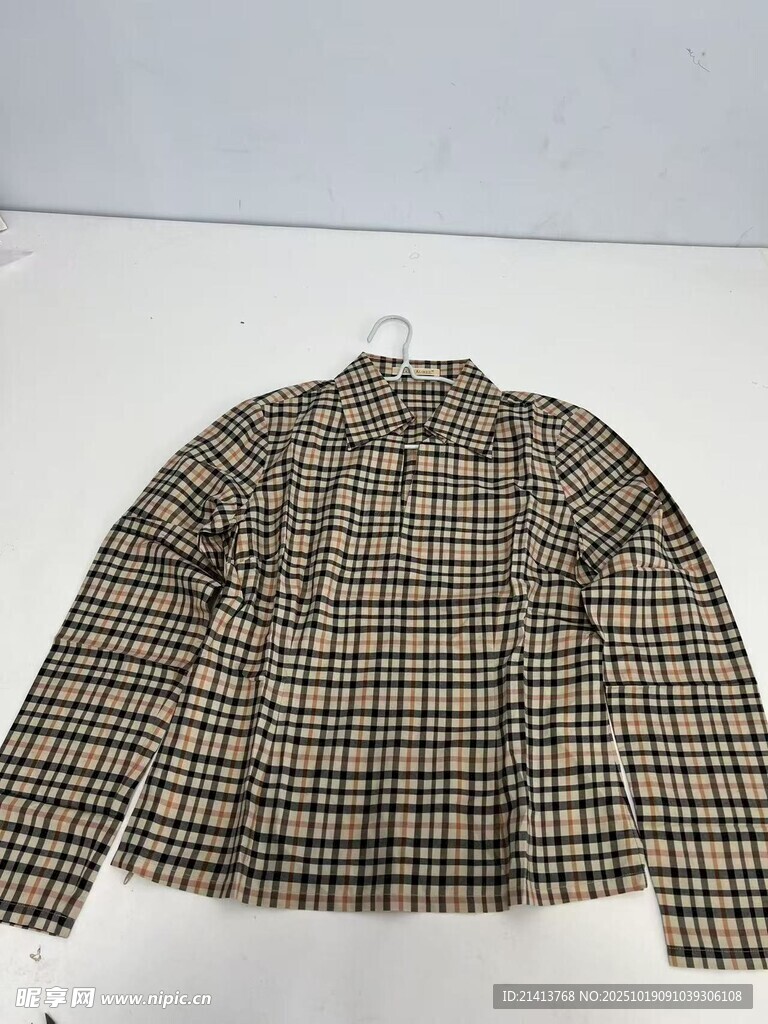 格子长袖上衣展示