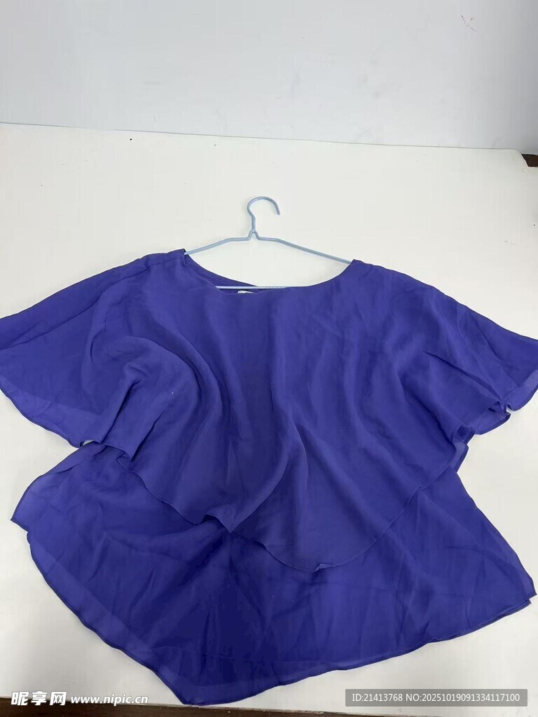 紫色宽松蝙蝠袖上衣展示