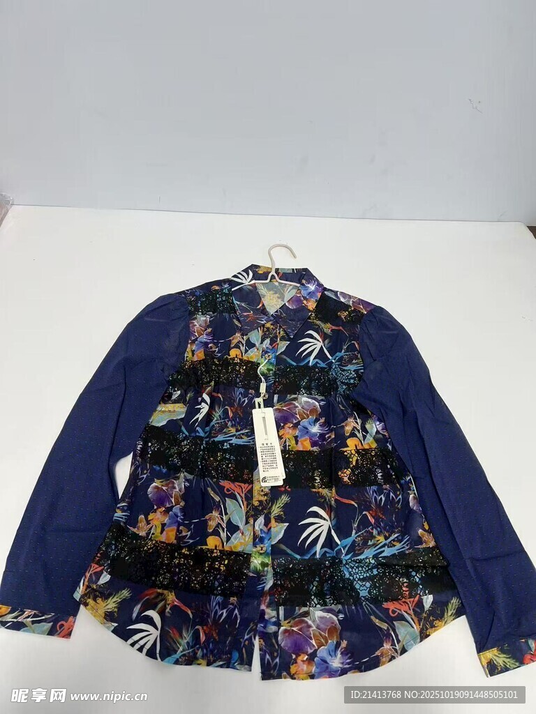 印花长袖衬衫展示