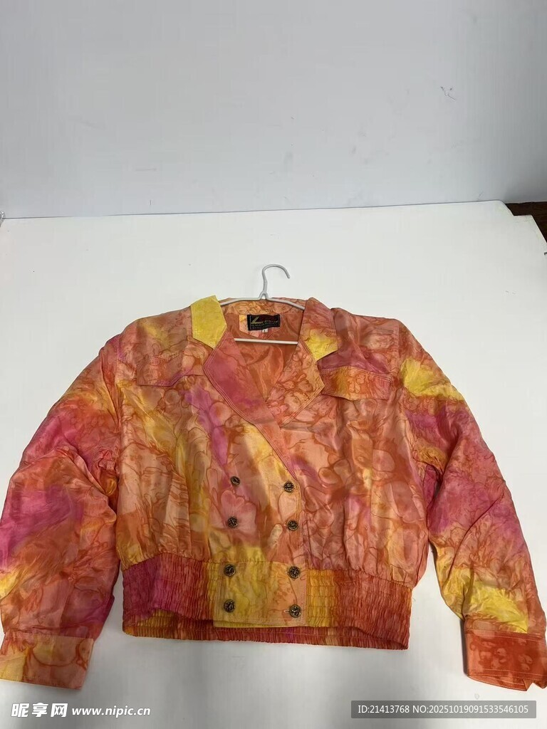 多彩扎染短款上衣展示
