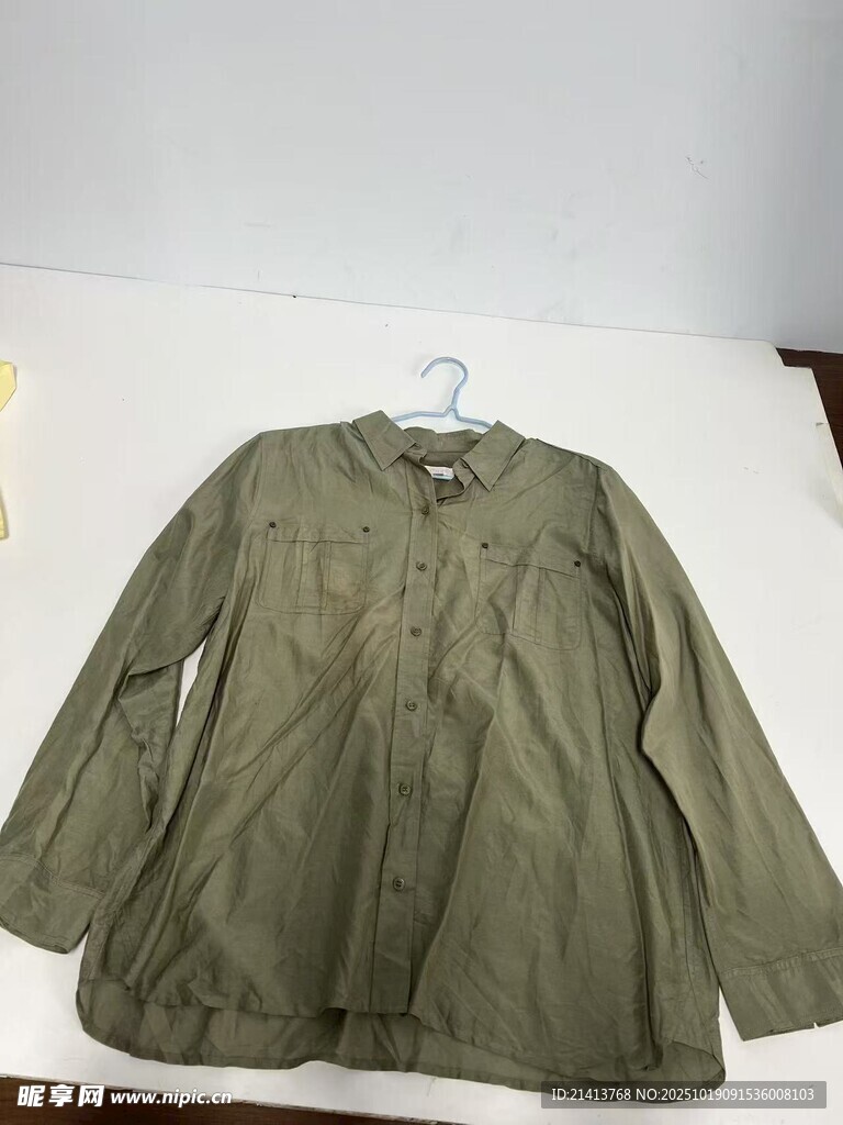 复古绿色长袖上衣展示
