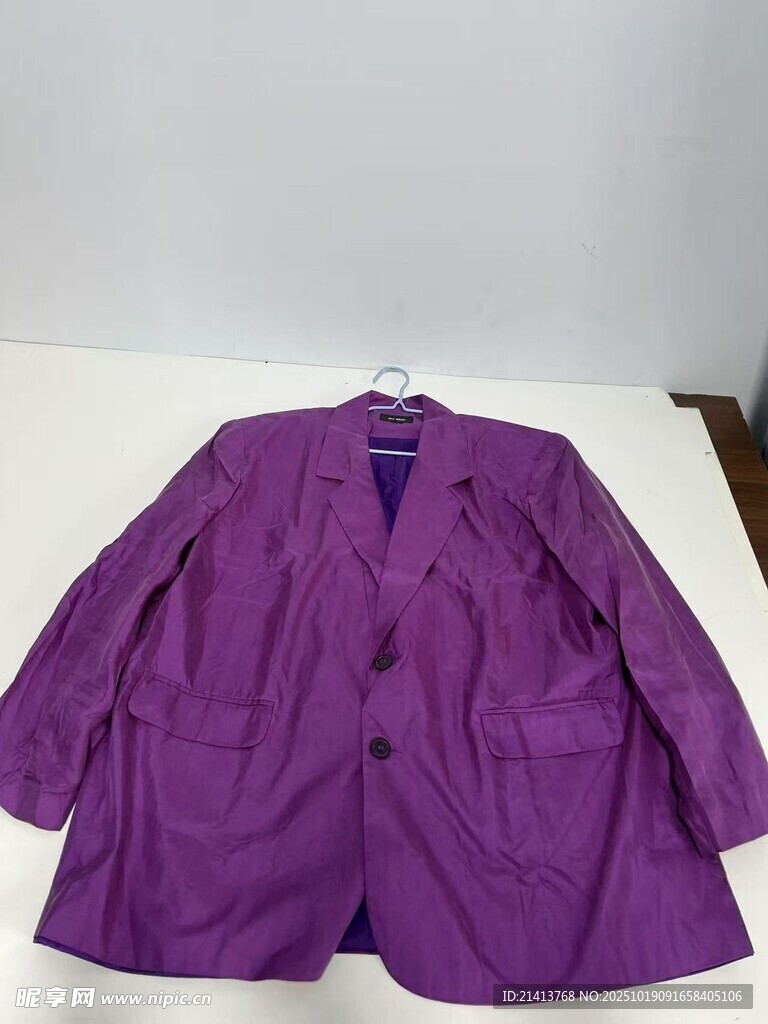 紫色宽松西装外套展示