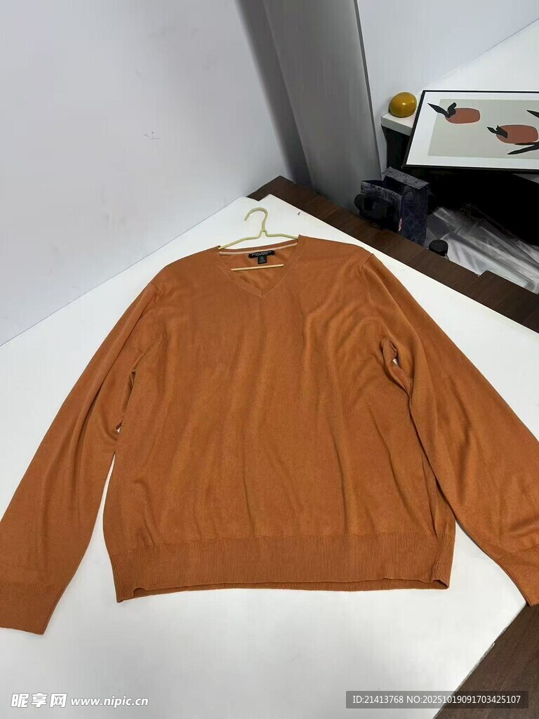 棕色毛衣展示