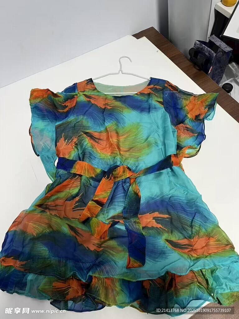 多彩印花短袖连衣裙