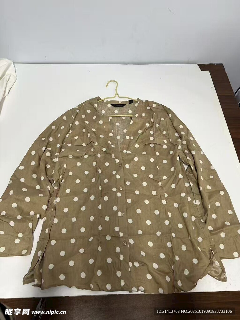 波点长袖上衣展示